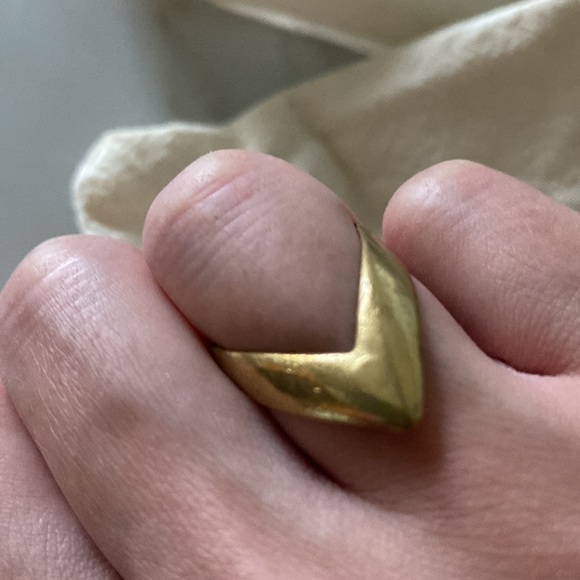 Vintage plated gold V ring - Picture 4 of 4